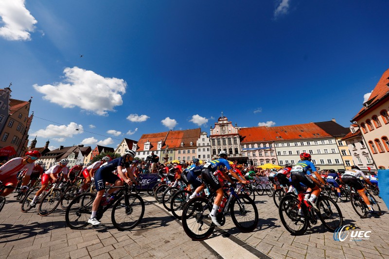 European Championships Munich 2022 - 2022 UEC Road Elite European Championships - Women's Road Race - 21/08/2022 - Scenery - Start - photo Luca Bettini/UEC/SprintCyclingAgency?2022